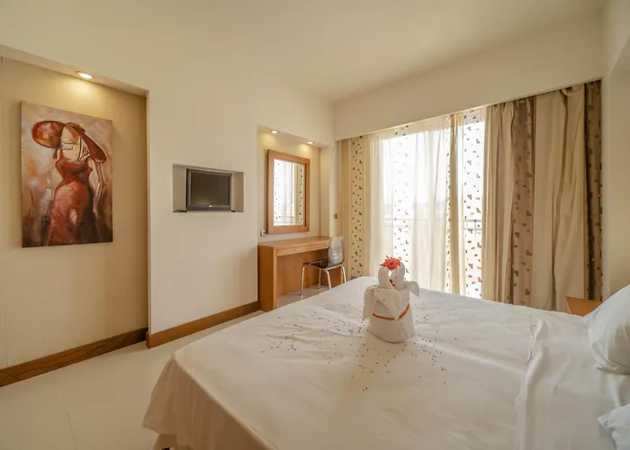 Sunshine Rhodes