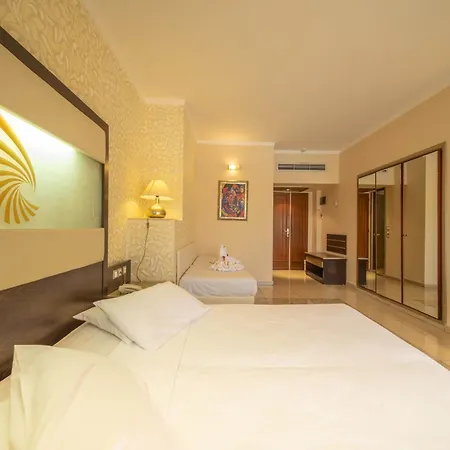 阳光罗德岛酒店 4*