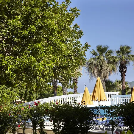 阳光罗德岛酒店 4*